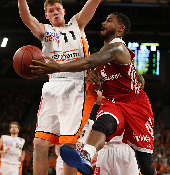 许多其他超 许多其他超